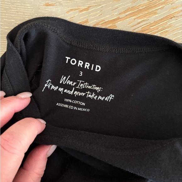 Torrid Black Love Revolt 100% Cotton T-Shirt Oversized Women’s Size 3 or 3X - Picture 4 of 6